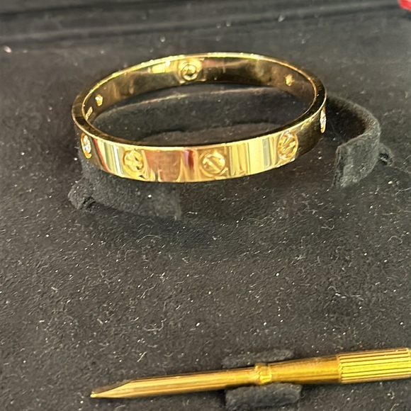 Cartier Love bracelet in 18k Rose Gold with 4 Diamonds in size 16 - Picture 3 of 4